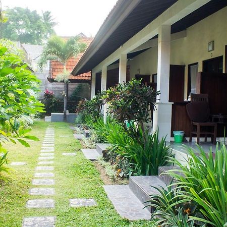 Widi Homestay Canggu Exteriör bild